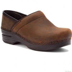 Dansko Antique Brown Leather Clogs did 40/9